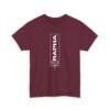 T-shirt rouge vin avec une inscription verticale “RAPHA” dans le dos, design minimaliste évoquant la guérison divine.