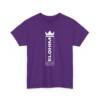 T-shirt mauve avec l’inscription verticale “ELOHIM” dans le dos, design sobre et spirituel exprimant la grandeur divine.