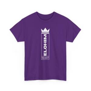 T-shirt mauve avec l’inscription verticale “ELOHIM” dans le dos, design sobre et spirituel exprimant la grandeur divine.