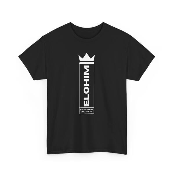 T-shirt noir avec l’inscription verticale “ELOHIM” dans le dos, design sobre et spirituel exprimant la grandeur divine.
